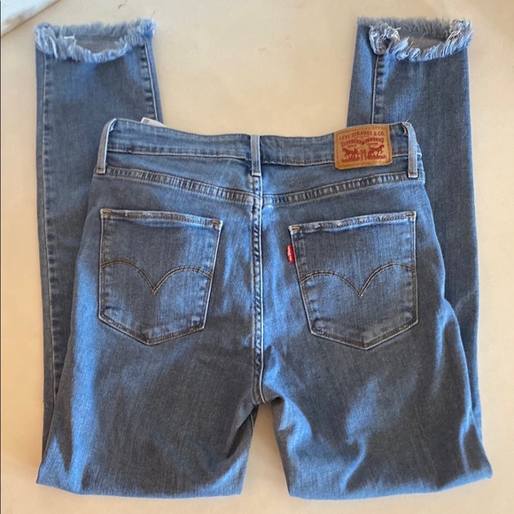 Levi’s  721 High Rise Skinny Jeans - Picture 4 of 9